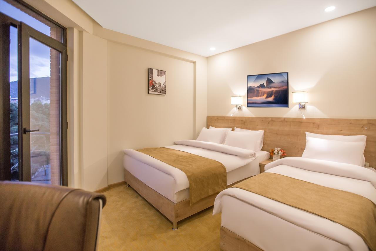 Bridge Boutique Hotel Tbilisi Esterno foto